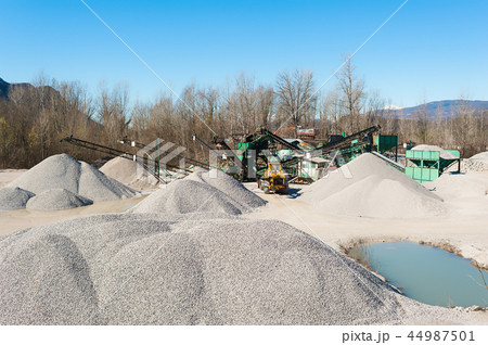 Gravel aggregate extraction.  44987501