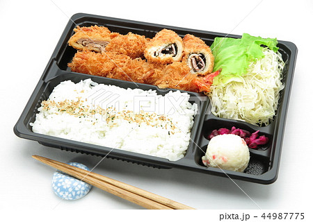 梅しそ巻きかつ弁当 44987775