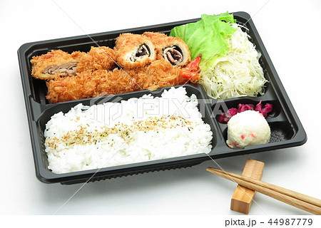 梅しそ巻きかつ弁当 44987779
