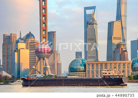 Barge by sunset Shanghai skyline Barge by sunset Shanghai skyline 44990735