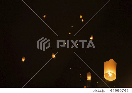 Sky lanterns glowing in night 44990742