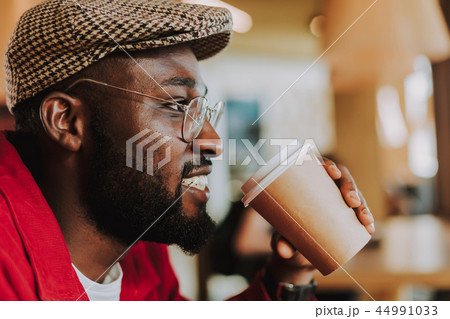 Close up of bearded man smiling and drinking coffee 44991033