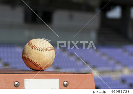 野球 ボール 観客席 44991783