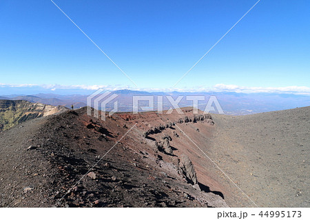 秋の紅葉の季節の浅間山 秋の紅葉の季節の浅間山 44995173