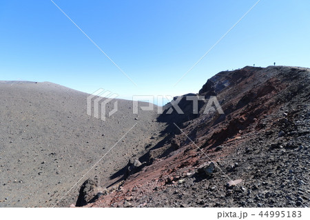 秋の紅葉の季節の浅間山 44995183