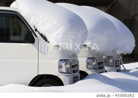 自動車に積雪 自動車に積雪 45000262