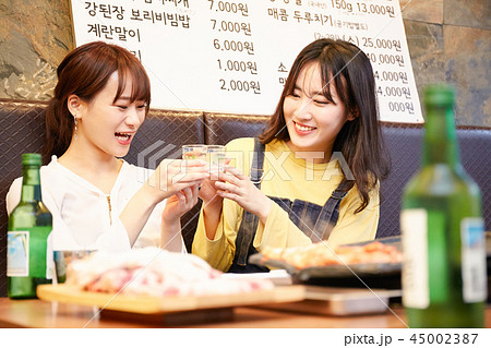 韓国 女子旅 韓国料理 食事の写真素材