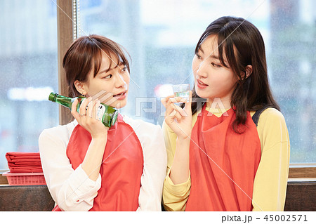 韓国 女子旅 韓国料理 食事の写真素材