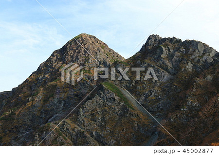 南アルプス塩見岳山頂への道 塩見小屋から仰ぎ見る塩見岳山頂 南アルプス塩見岳山頂への道 塩見小屋から仰ぎ見る塩見岳山頂 45002877