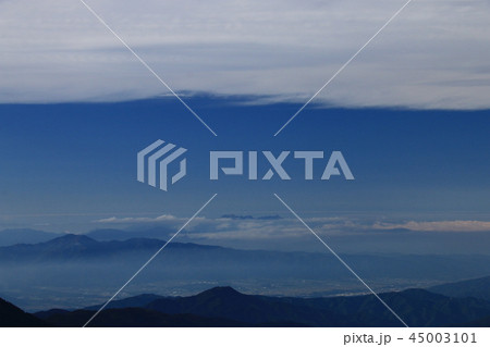 南アルプス塩見岳山頂から　北アルプス槍ヶ岳　穂高連峰　を望む　 45003101