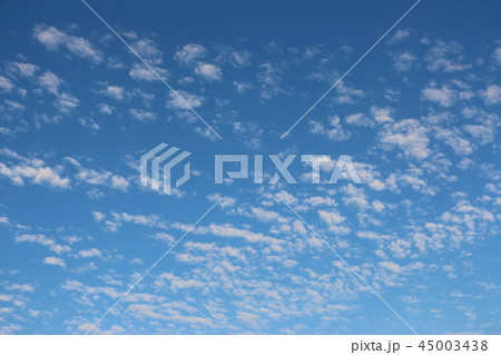 秋空に浮かぶ雲 秋空に浮かぶ雲 45003438