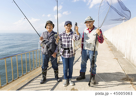 釣りを楽しむセカンドライフ 45005063