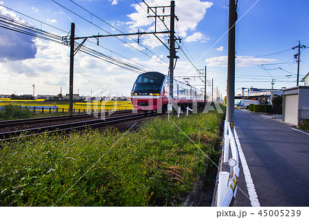 名鉄電車(パノラマsuper)が走っている風景 名鉄電車(パノラマsuper)が走っている風景 45005239