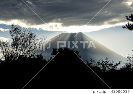 光を纏う富士山 光を纏う富士山 45006057