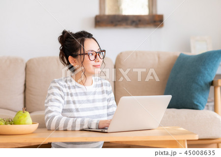 若い女性(パソコン) 若い女性(パソコン) 45008635