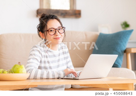 若い女性(パソコン) 若い女性(パソコン) 45008643