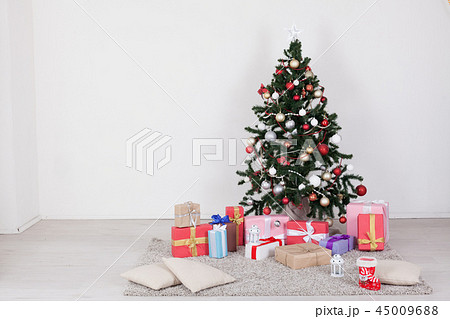 Christmas tree with presents, Garland lights new year 45009688