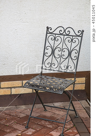 Photo of a carved metallic decorative chair Photo of a carved metallic decorative chair 45011045