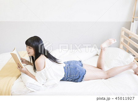 女性 メス 女の人 45011927