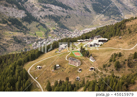 Zermatt village in a deep valley, Switzerland Zermatt village in a deep valley, Switzerland 45015979