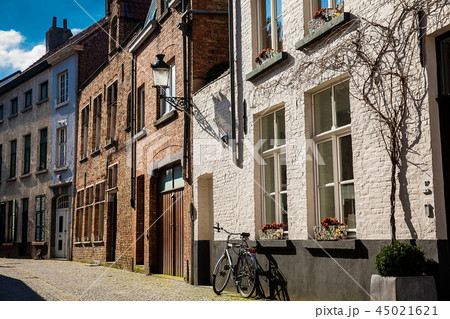 Bicycle and traditional houses at Bruges Bicycle and traditional houses at Bruges 45021621