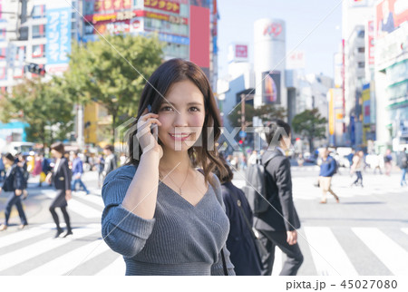 スマートフォン・女性・渋谷 45027080