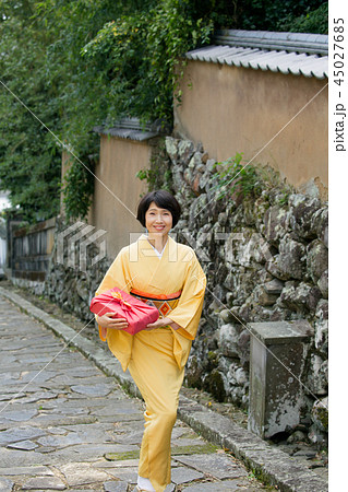 着物の女性 45027685