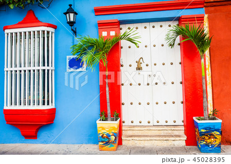 Colorful colonial houses in Cartagena de Indias Colorful colonial houses in Cartagena de Indias 45028395