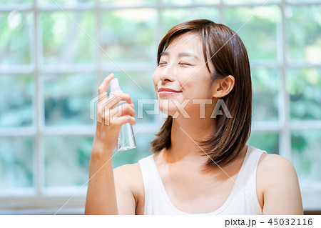 若い女性　ビューティー　美容　 45032116