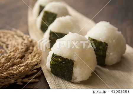 おにぎり おにぎり 45032593
