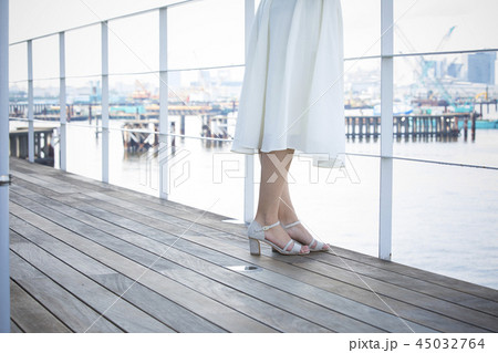 若い女性・ベイサイド 若い女性・ベイサイド 45032764