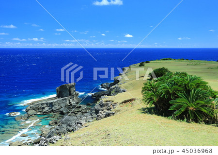 与那国島の軍艦岩 45036968