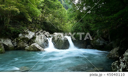 高知県仁淀川町 仁淀川支流岩屋渓谷の渓流 高知県仁淀川町 仁淀川支流岩屋渓谷の渓流 45040110