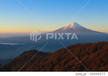 夜明けの富士山 三ッ峠 夜明けの富士山 三ッ峠 45040377