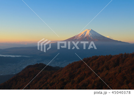 夜明けの富士山 三ッ峠 夜明けの富士山 三ッ峠 45040378