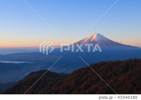 夜明けの富士山 三ッ峠 夜明けの富士山 三ッ峠 45040380