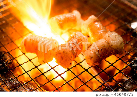 七輪で焼いている丸腸　マルチョウ 45040775