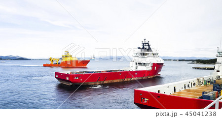 Offshore ships in Norwegian sea 45041238