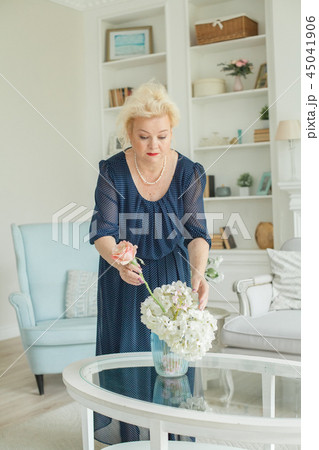 Older woman doing housework at home Older woman doing housework at home 45041906