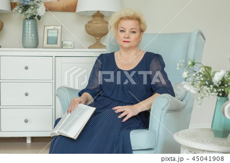 Senior woman at home, 60s 45041908