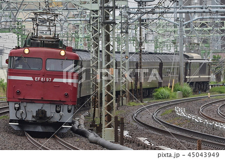 EF81EF64プッシュプル旧型客車列車 45043949