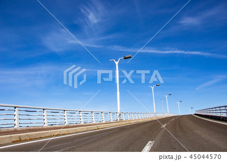 未来イメージ　鹿児島県　竹島大橋　空へ続く道 45044570