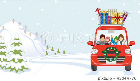 クリスマスギフトを積んだ車に乗る家族 - 雪山 45044776