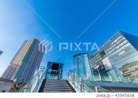 豊洲のオフィスビル街の風景 豊洲のオフィスビル街の風景 45045636