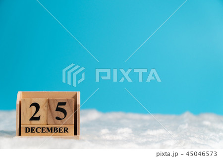 Wooden cube calendar set on the Christmas 45046573