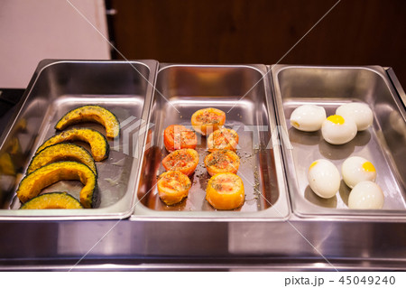 boiled egg, roast pumpkin, tomato in chafing dish 45049240