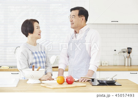 夫婦 韓国人 中年 45057493