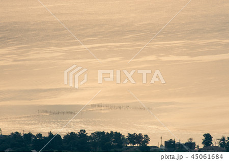 山上から望む琵琶湖の夜明け 45061684