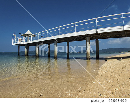 リゾート前の海水浴場と桟橋 リゾート前の海水浴場と桟橋 45063496
