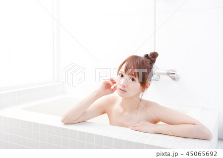  入浴中の女子大生 